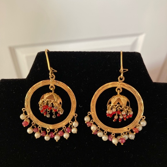 Earrings. Beautiful. Pre Owned. Gold Tone. - Picture 11 of 15